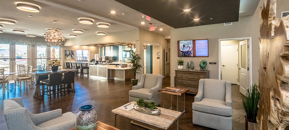 Resident lounge and dining area at The Views at Lake Havasu in Lake Havasu City, Arizona