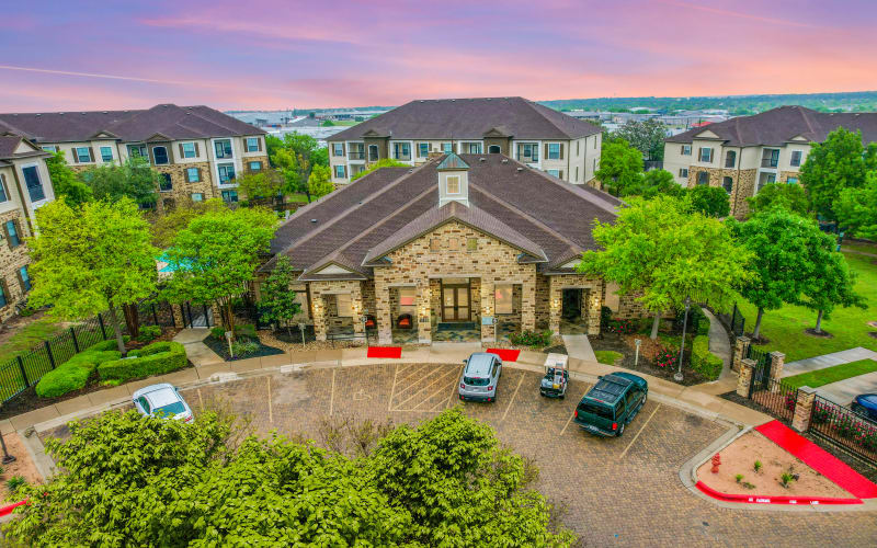 Exterior Leasing Office at Broadstone Grand Avenue in Pflugerville, Texas