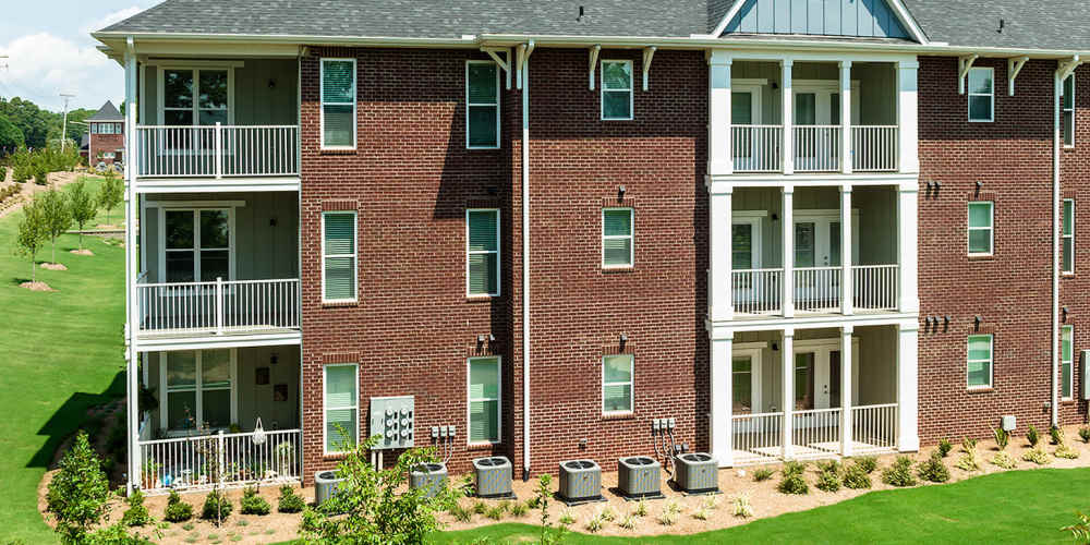 Exterior building atSeasons at Bennett's Creek in Gastonia, North Carolina