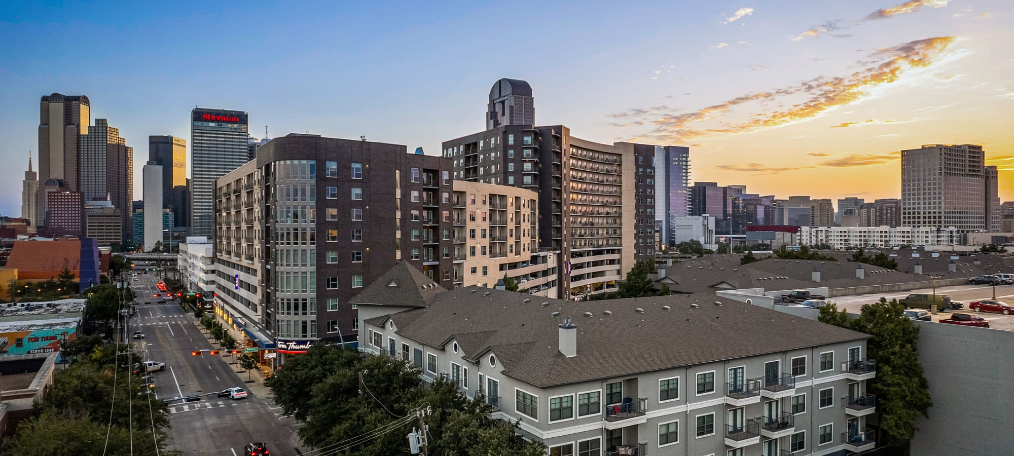 Neighborhood near Marquis at Texas Street in Dallas, Texas