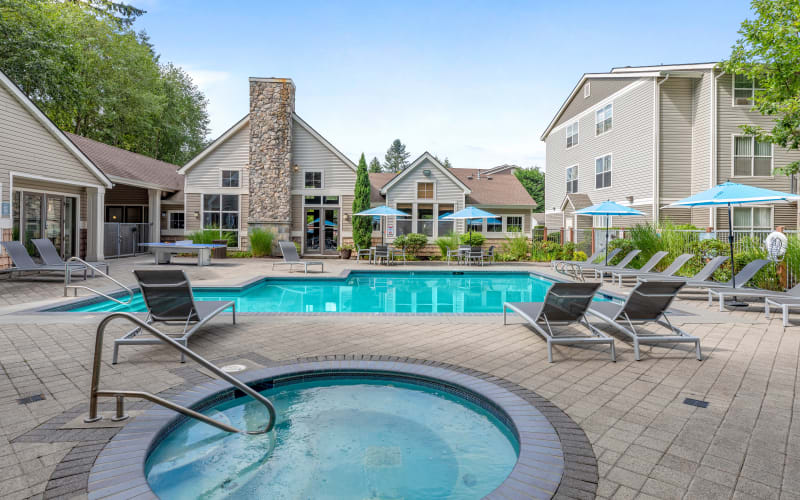 The hot tub by the pool at Wildreed Apartments in Everett, Washington