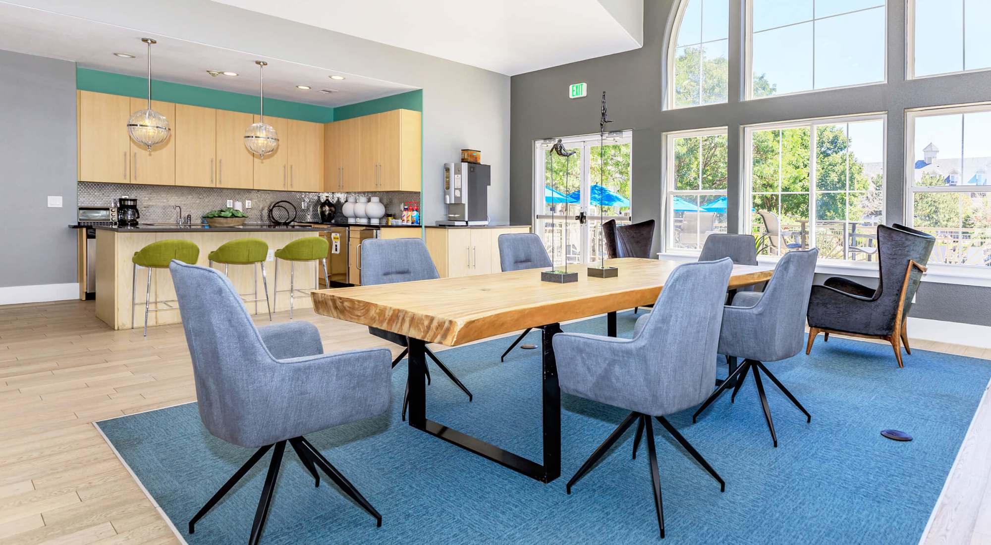 Resident lounge at Gallery | One Belmar Place in Lakewood, Colorado