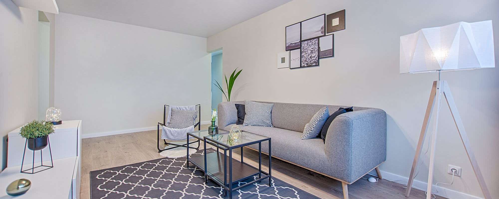 Apartments at Hollywood Plaza in Hollywood, California 