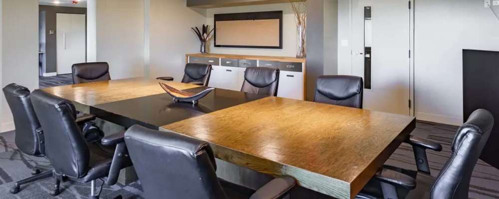 Community business center at 21 Kristin Apartments in Schaumburg, Illinois