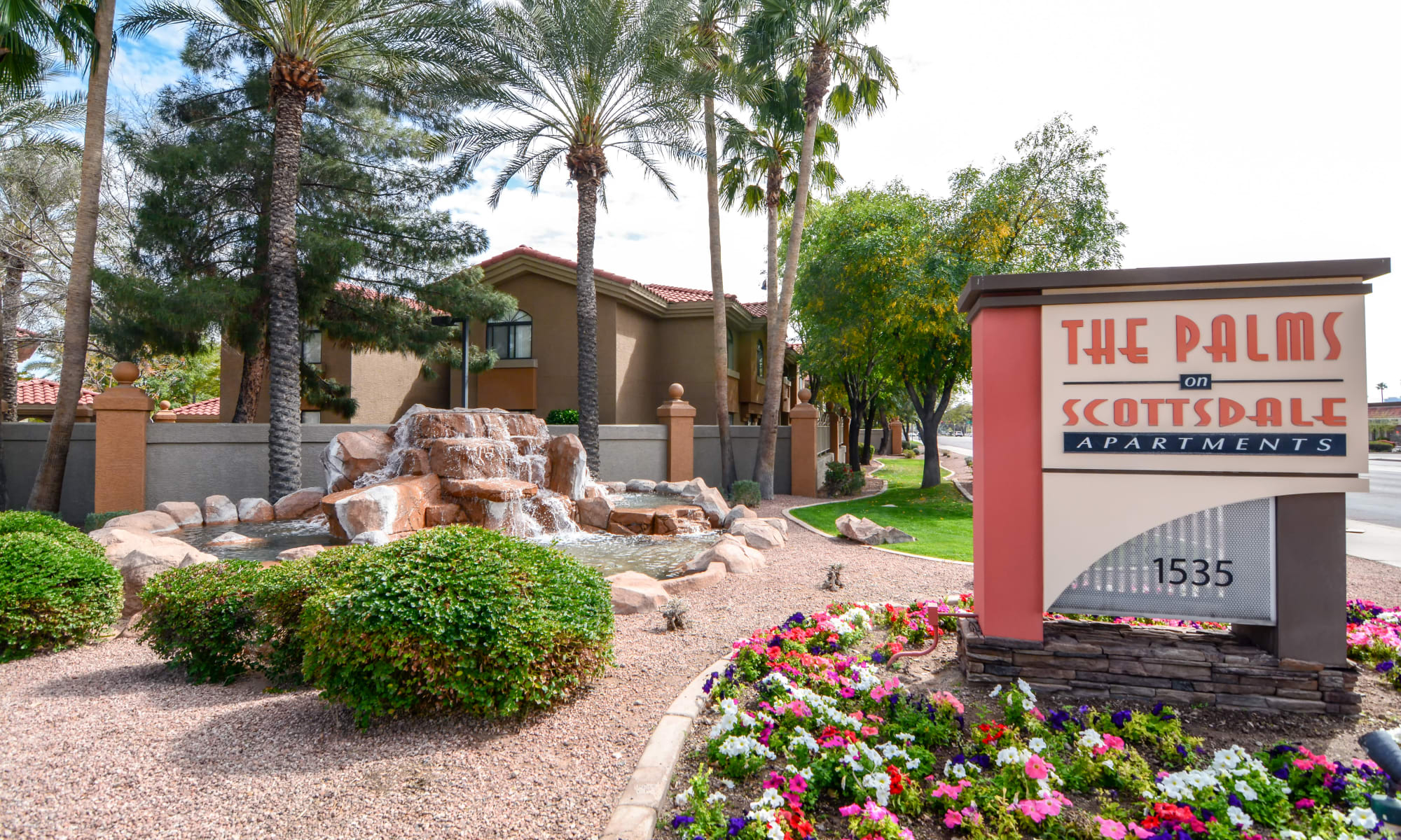 Apartments at The Palms on Scottsdale in Tempe, Arizona