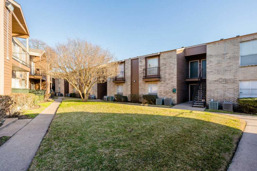 Community surrounded by greenery at Ridge Point in Houston, Texas