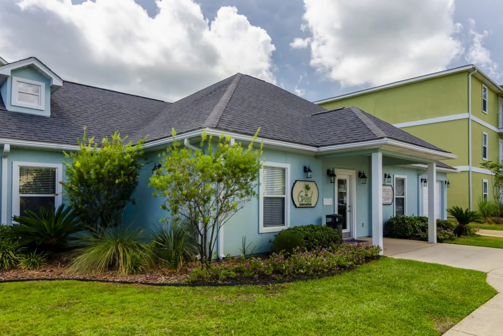 Clubhouse exterior at Kiwi Goji Apartments Memphis, Tennessee
