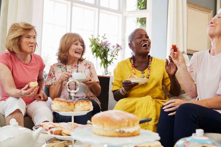 Residents relaxing at Watermere Highlands in Arlington, Texas