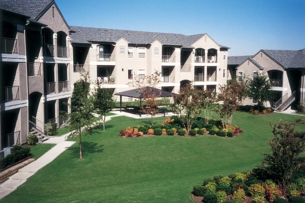 Exterior view of Briargrove at Vail in Dallas, Texas