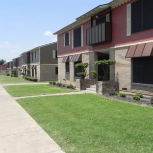 Exterior of the apartments at Estancia Hills in Dallas, Texas