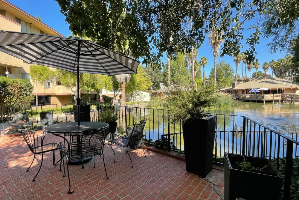Community pool and barbecue area at Palm Lake Apartment Homes in Concord, California