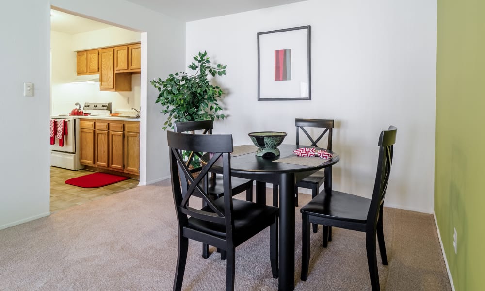 Kitchen and dining table at Edgewood Park Apartments in Pontiac, Michigan