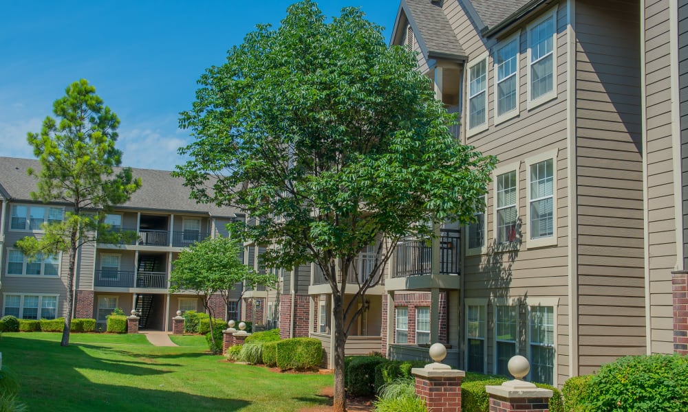 Exterior at Crown Pointe Apartments in Oklahoma City, Oklahoma