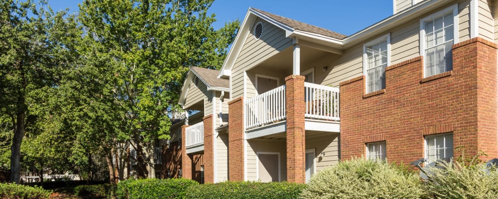 Exterior of an apartment building at Arbor Gates in Fairhope, Alabama
