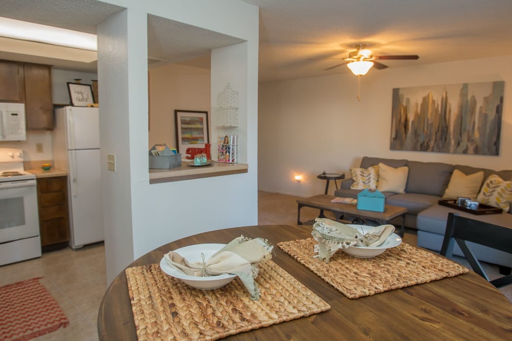 An open apartment floor plan at Hunter's Ridge in Oklahoma City, Oklahoma