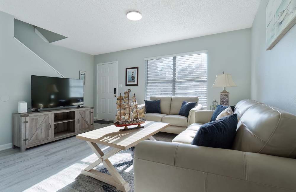 Living room with its premium features at Emerald Cove East in Niceville, Florida