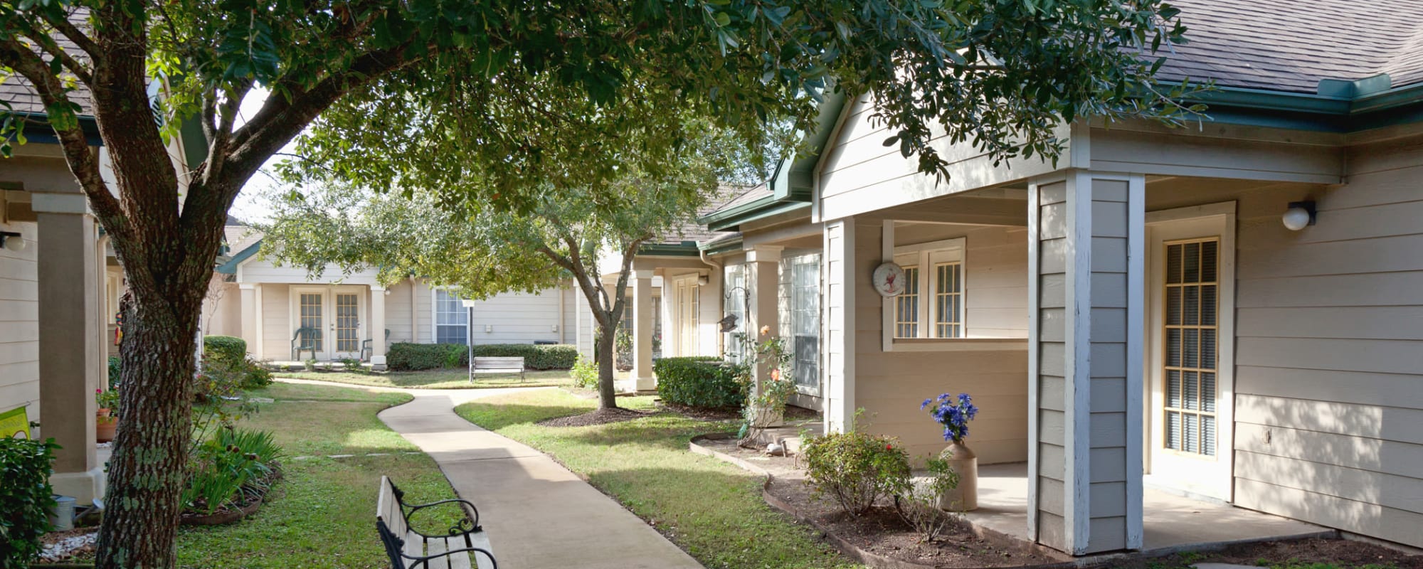 Living Options at Carriage Inn Huntsville in Huntsville, Texas
