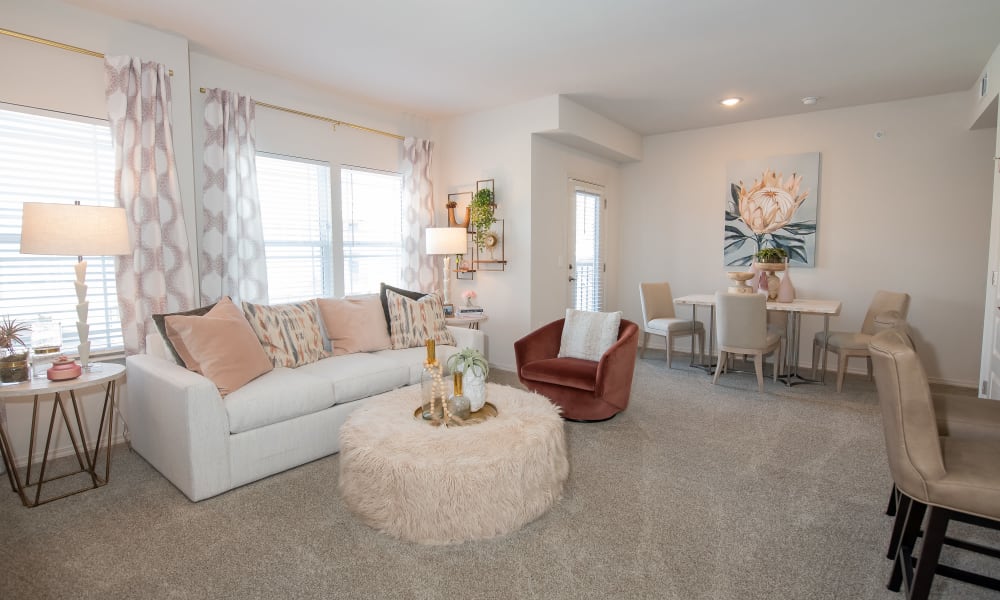 Spacious living room with plush carpeting at Artisan Crossing in Norman, Oklahoma