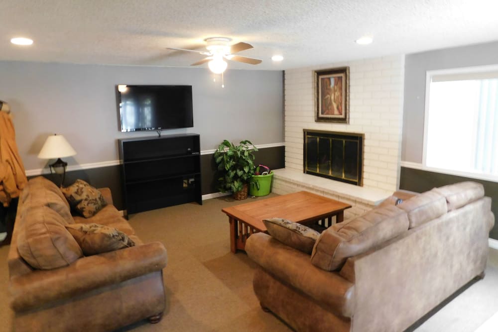 Living room at Fountain Court in Springfield, Oregon