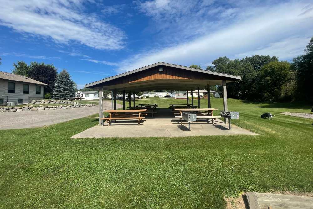 Outdoor seating area at Deer Run Estates in Baraboo, Wisconsin, 