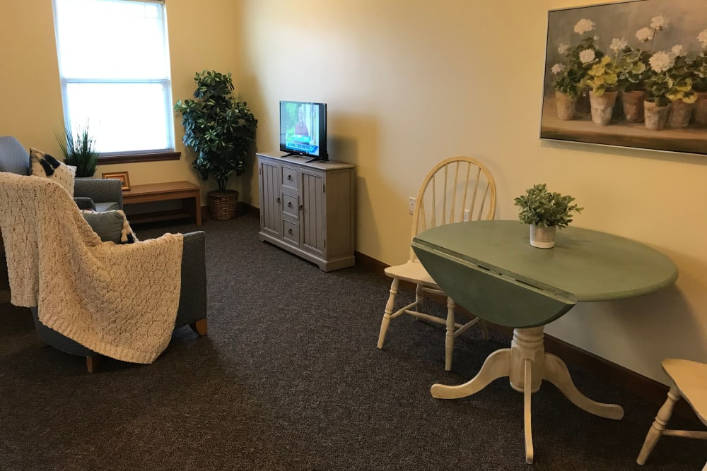 Spacious living room at Addington Place of Des Moines in Des Moines, Iowa.