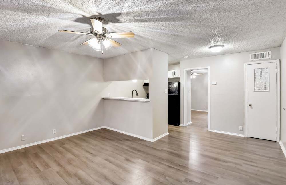 Apartment with ceiling fan at The Lodge at Timberhill, San Antonio, Texas