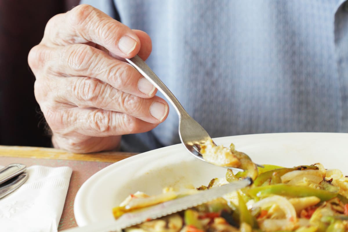 Dining at Broadwell Senior Living in Plymouth, Minnesota