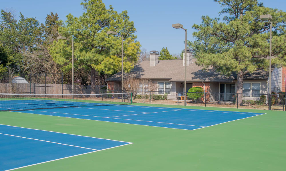 Tennis court at Woodscape Apartments in Oklahoma City, Oklahoma
