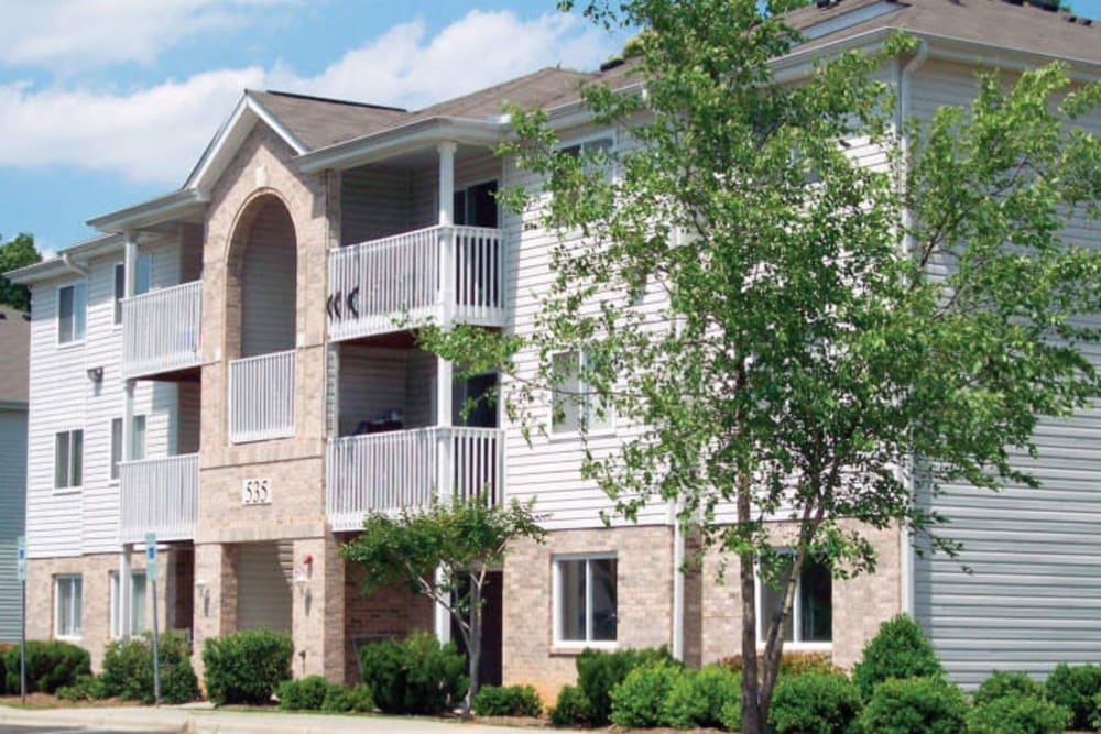 Exterior of an apartment building at River Crossing in Charlotte, North Carolina