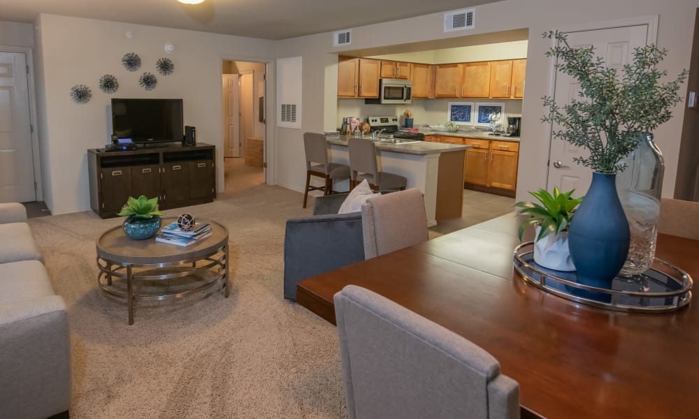 Dining area at Cascata Apartments in Tulsa, Oklahoma