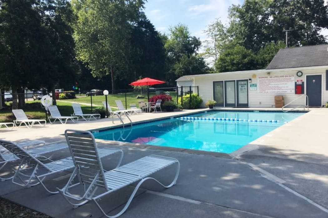 Refreshing swimming pool at Willow Run in Clinton, Tennessee