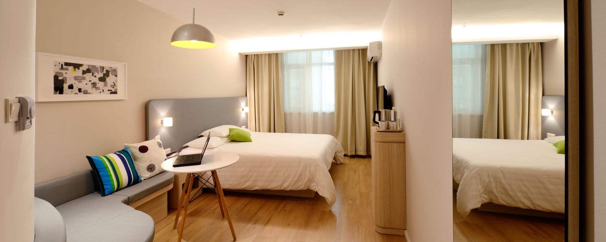 Apartments at Wilton Wilshire Arms in Los Angeles, California