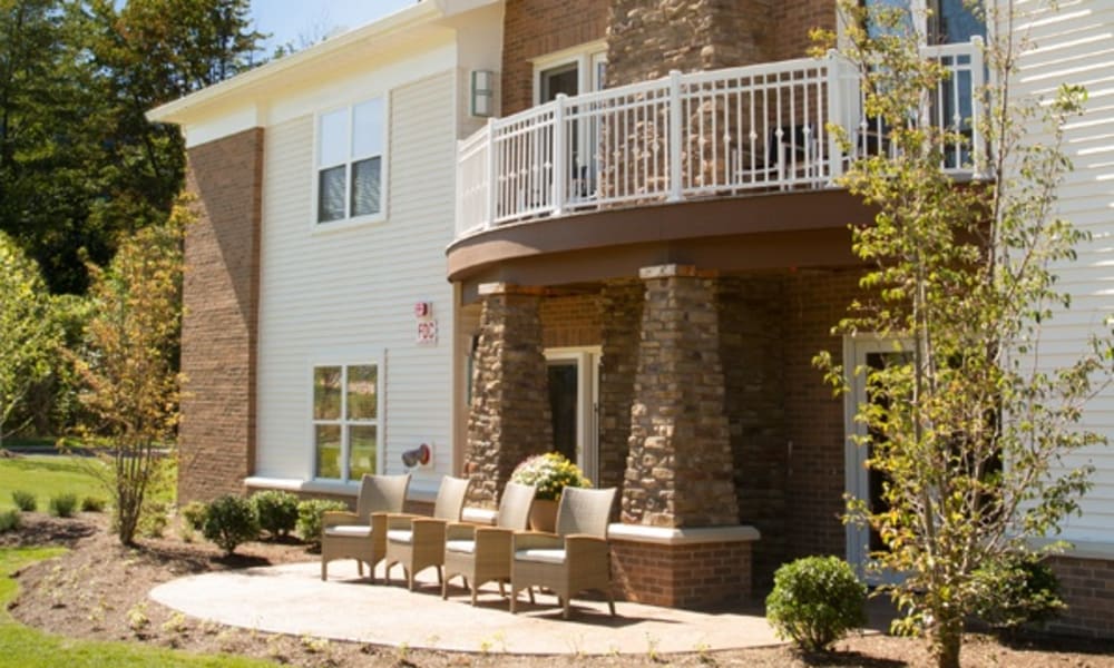 Outdoor patio with chairs at Governor's Village in Mayfield Village, Ohio