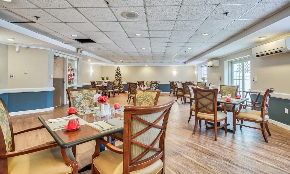 Comfortable dining at Smithfield Woods in Smithfield, Rhode Island