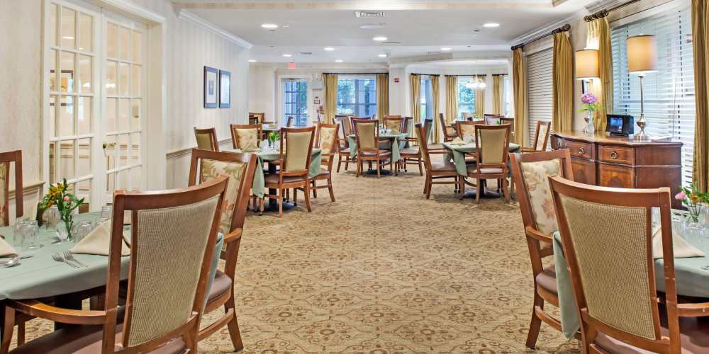 Community dining area with large windows at Glenncrest at Decatur in Decatur, Georgia