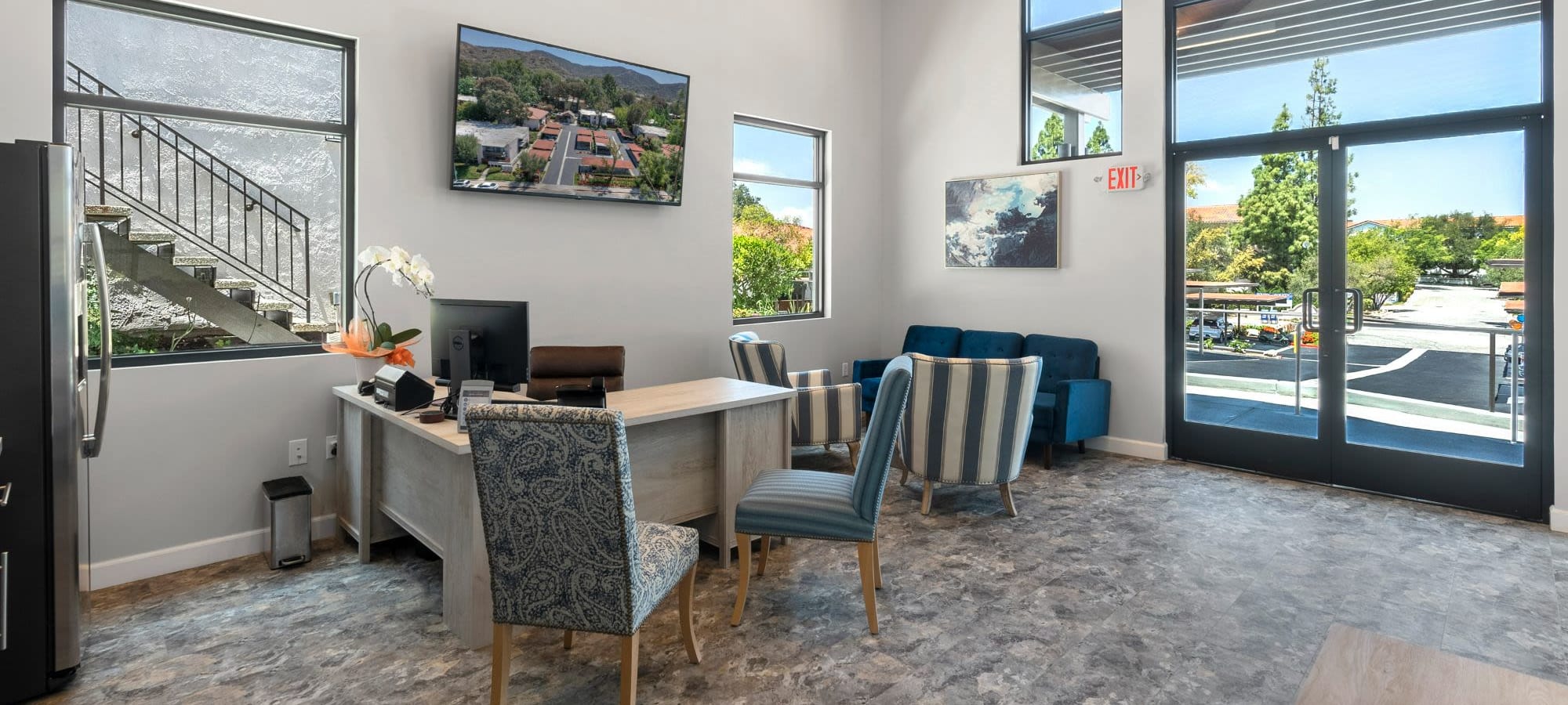 Apartments in Thousand Oaks, California at Los Robles Apartments