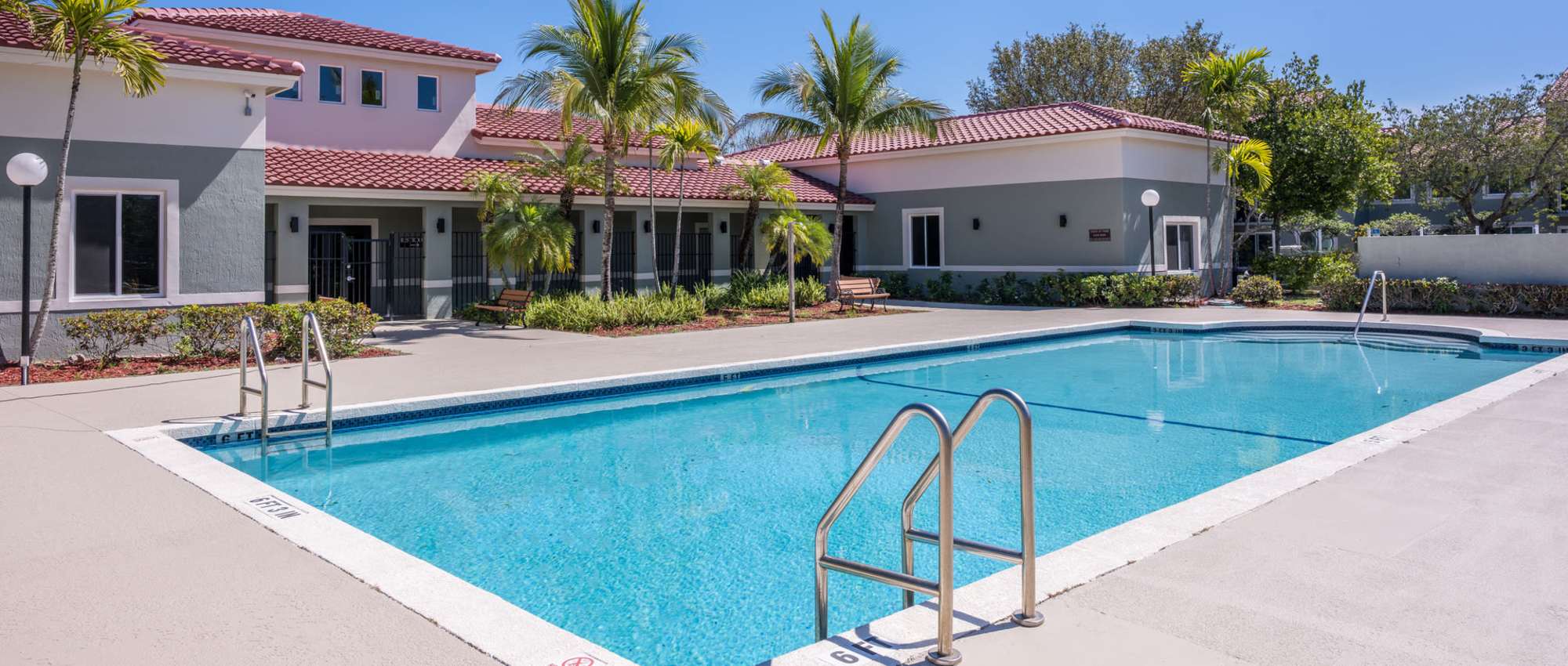 Swimming pool at Ernie Martin Villas in Miami, Florida