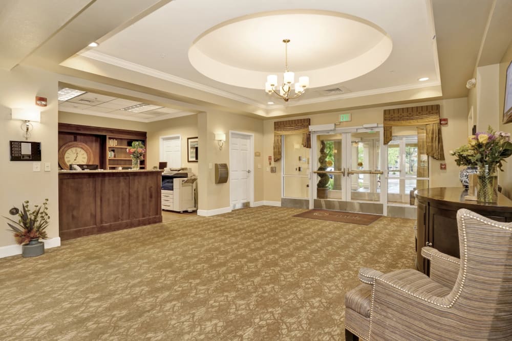 Elegant sitting area at The Inn at Greenwood Village in Greenwood Village, Colorado
