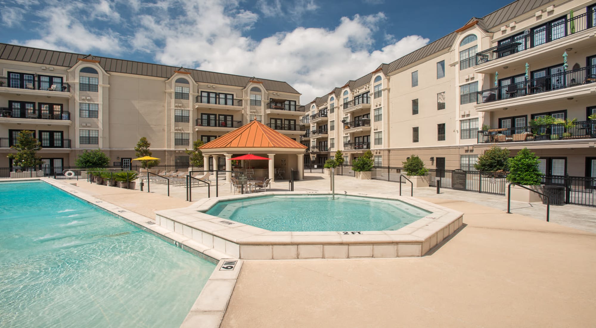 Neighborhood at Chateau de Ville in Farmers Branch, Texas