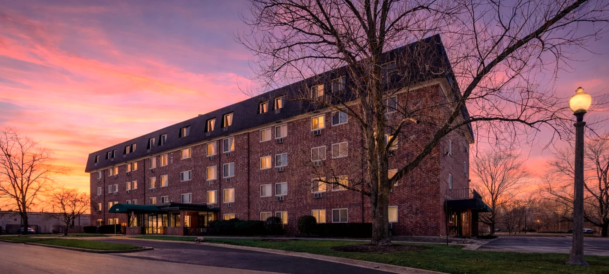 Exterior view of the apartments at Bartlett Court Apartments in Streamwood, Illinois