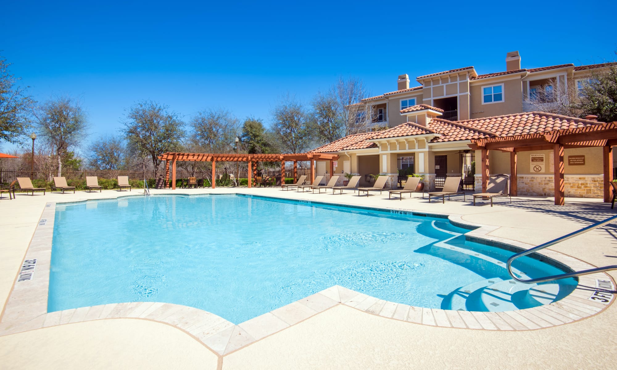 Apartments at Estancia at Ridgeview Ranch in Plano, Texas