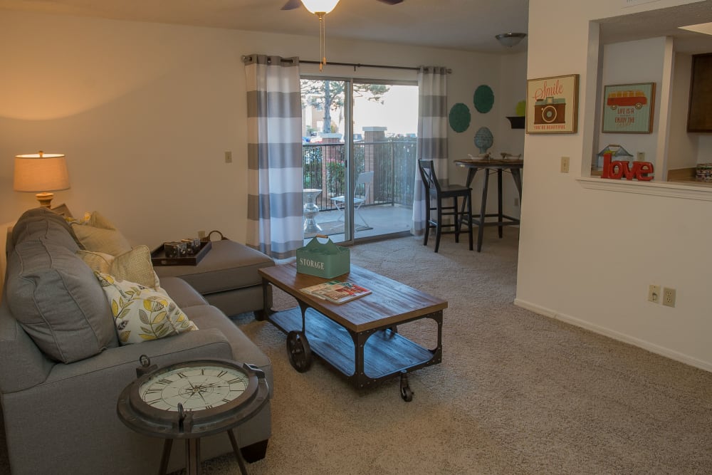 Bright living room at Hunter's Ridge in Oklahoma City, Oklahoma