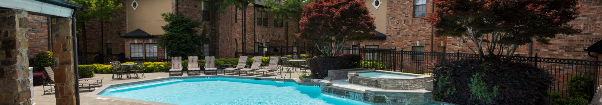 swimming pool at Villas at Parkside in Farmers Branch, Texas