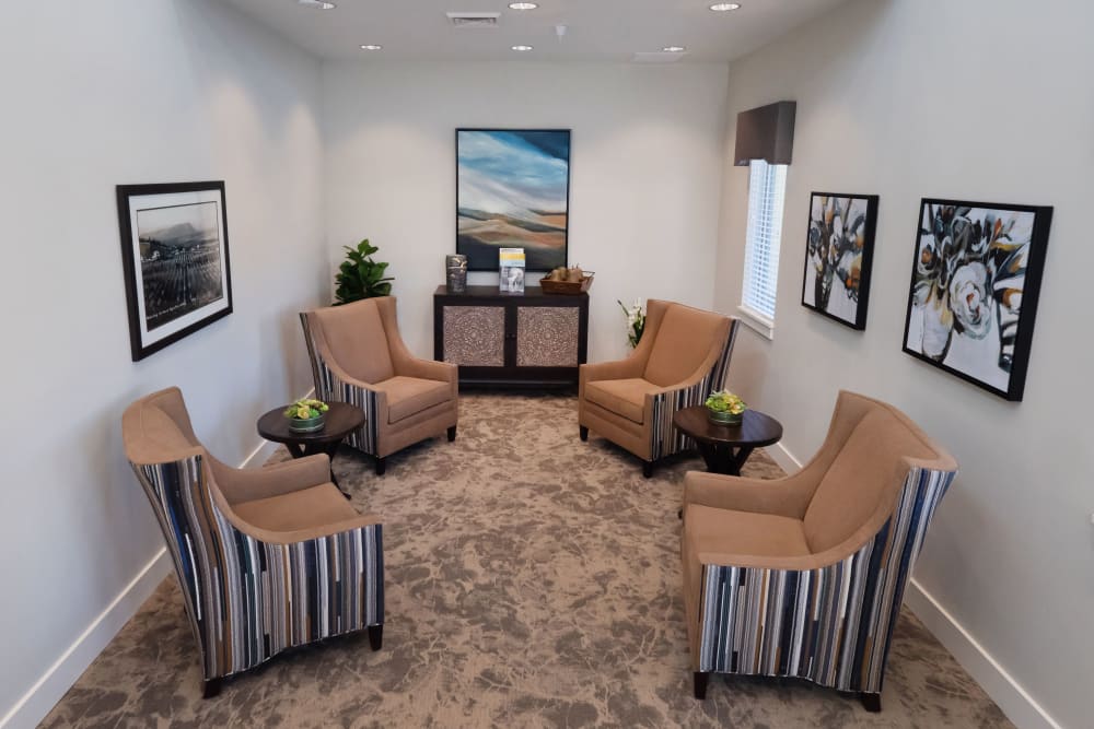 Comfortable lounge area at Pear Valley Senior Living in Central Point, Oregon