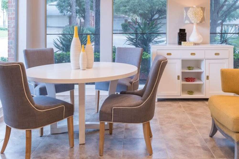 Clubhouse commonseating area at The Pines of Palos Verdes in Mesquite, Texas