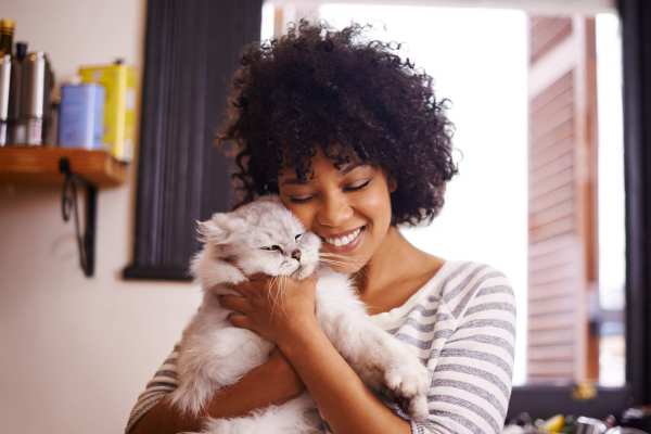 Resident hugging her pet cat at Avonlea Highlands in Cartersville, Georgia