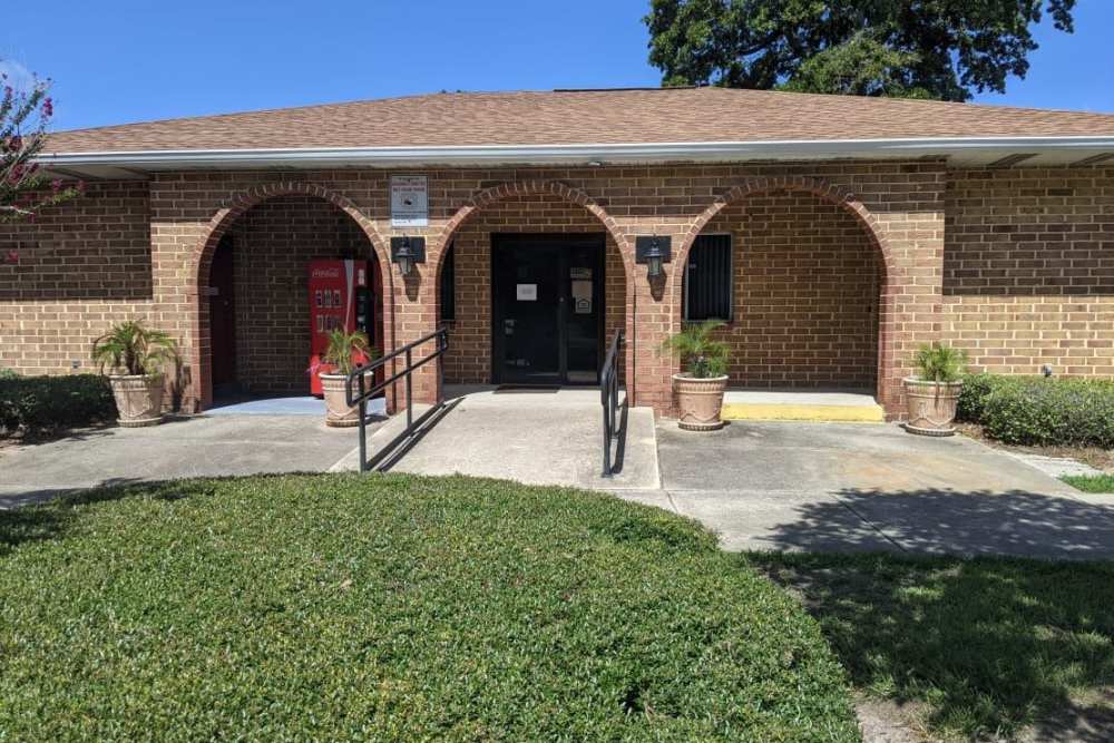 Exterior view of leasing center at Caroline Arms in Jacksonville, Florida
