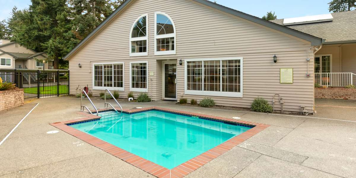 Hot tub at Autumn Chase Apartments in Vancouver, Washington