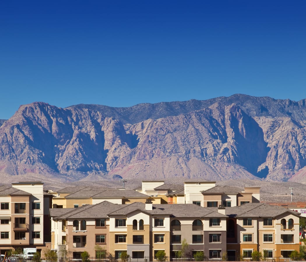 Beautiful mountains nearby in the background of Mountain Trails & Mountain Gate exterior property photo