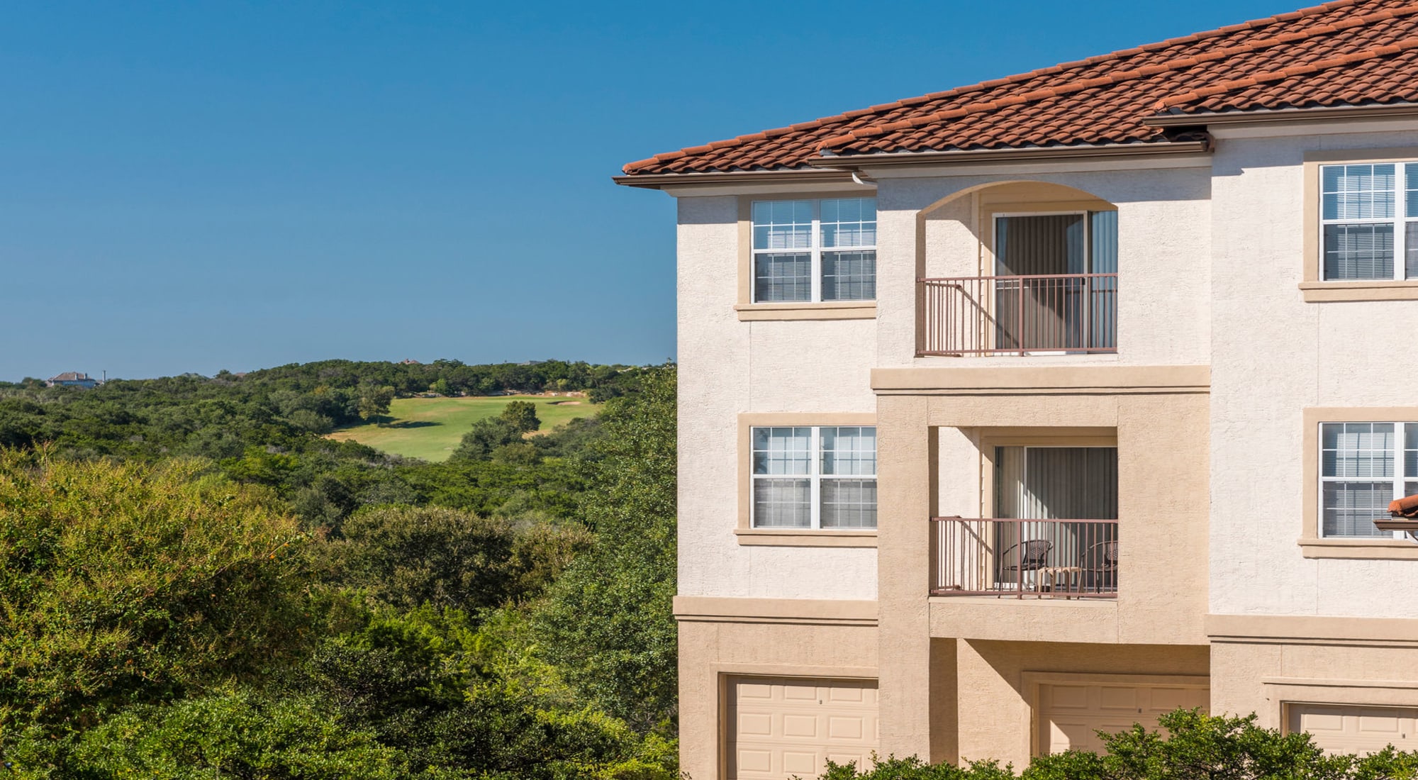 Building exterior at Mira Vista at La Cantera in San Antonio, Texas